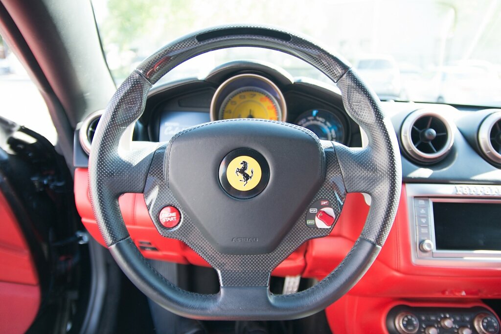 Rent-Ferrari-California-hardtop-Convertible-from-Club-Sportiva-2.jpg